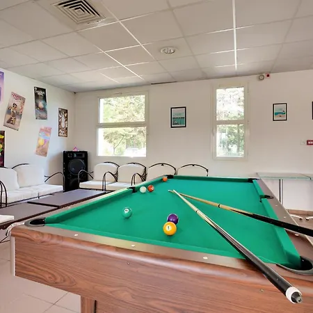 2 Bedroom Amazing In Holiday home