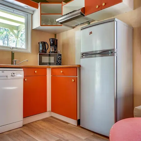 2 Bedroom Amazing In Holiday home *